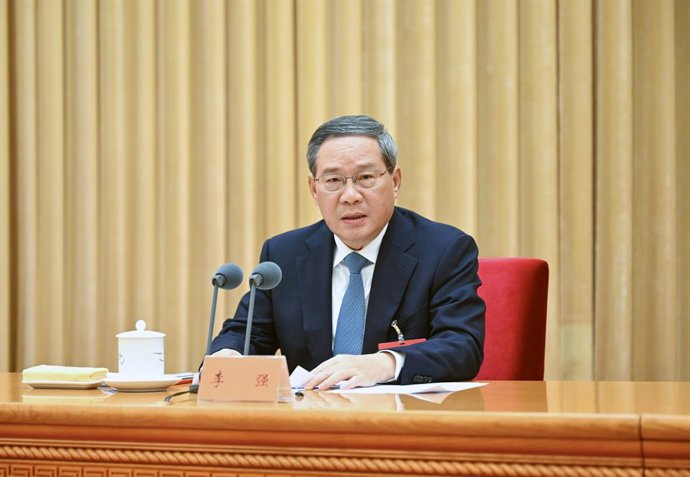 Archivo - BEIJING, Dec. 12, 2024 -- Li Qiang, membro do Comitê Permanente do Bureau Político do Comitê Central do Partido Comunista da China, fala durante a Conferência Anual de Trabalho Econômico Central em Beijing, capital da China. A conferência