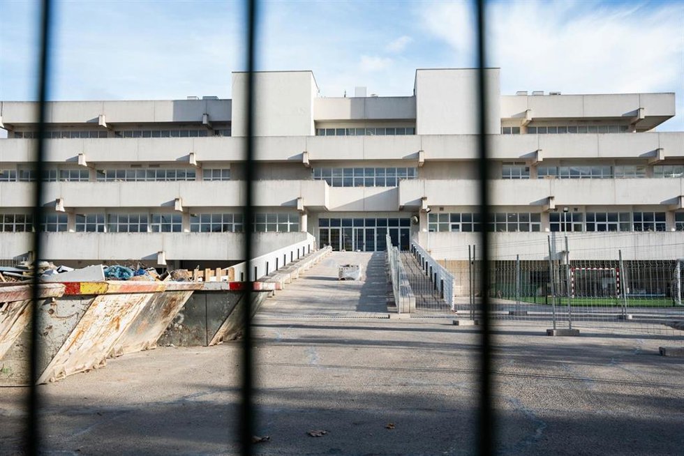 Archivo - Fachada del centro habilitado para la acogida de menores extranjeros no acompañados en La Cantueña (Fuenlabrada)
