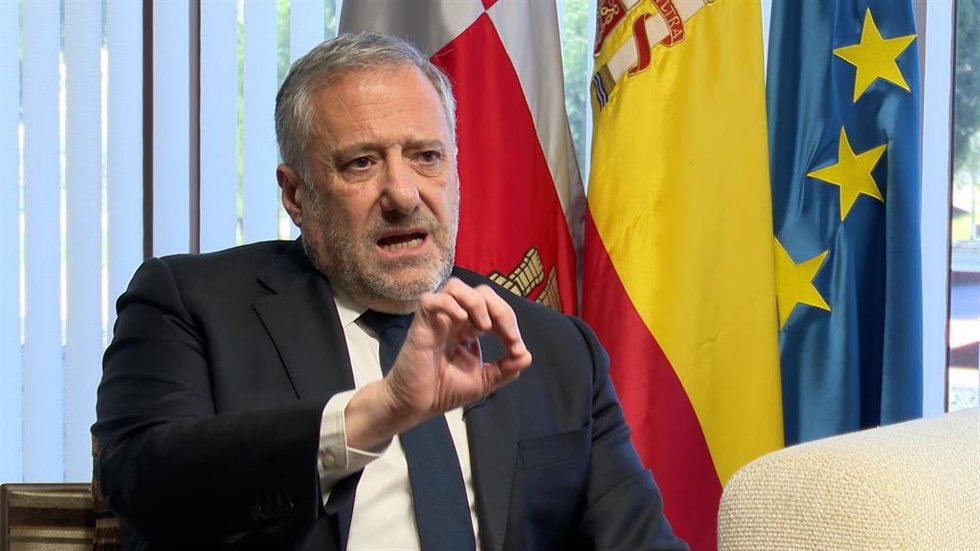 El presidente de las Cortes en un momento de la entrevista con Europa Press