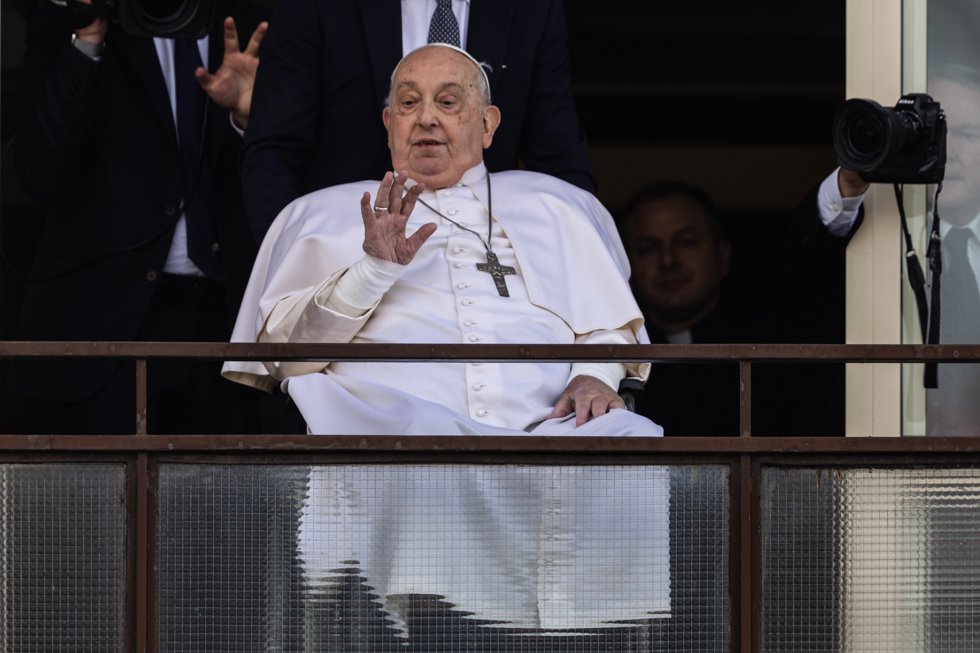 23 March 2025, Italy, Rome: Pope Francis waves from a window of Rome's Gemelli Hospital after the traditional Angelus prayer.