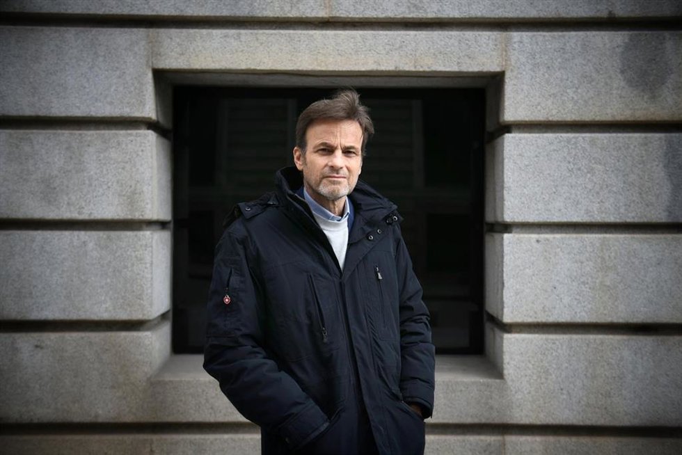 El eurodiputado y dirigente de los Comunes, Jaume Asens, posa durante una entrevista con Europa Press tras la reciente presentación en Madrid de su libro 'Los años irrecuperables', publicado por la editorial 'Península'.