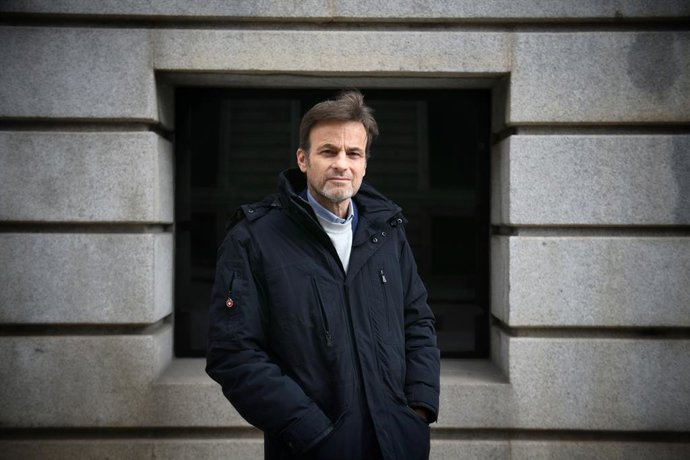 O eurodeputado e líder dos Communes, Jaume Asens, posa durante uma entrevista com a Europa Press após a recente apresentao em Madri de seu livro "Los años irrecuperables", publicado pela editora "Península".