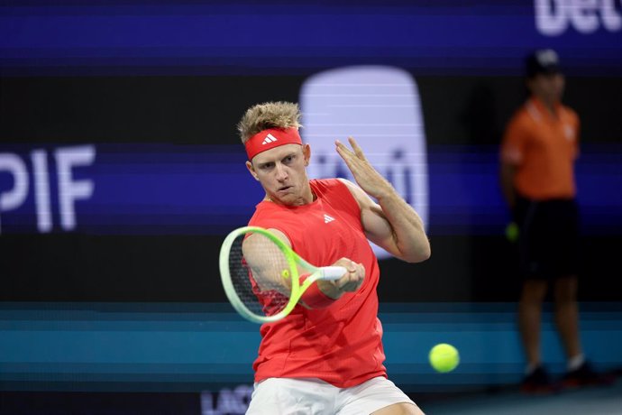 22 March 2025, US, Miami Gardens: Spanish tennis player Alejandro Davidovich Fokina in action against US Francis Tiafoe during their men's singles round of 64 match of the Miami Open Tennis Tournament at Hard Rock Stadium. Photo: -/SMG via ZUMA Press Wire