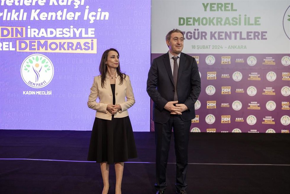 Archivo - Los copresidentes del prokurdo Partido para la Igualdad y la Democracia de los Pueblos (DEM), Tulay Hatimogullari y Tuncer Bakirhan (archivo)