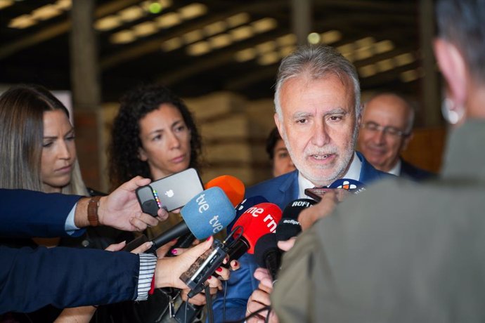 Archivo - El ministre de Política Territorial, Ángel Víctor Torres
