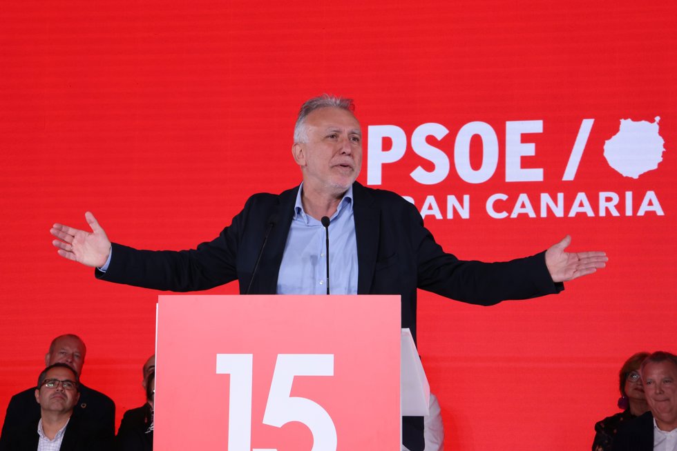 El ministro de Política Territorial y Memoria Democrática, Ángel Víctor Torres, interviene durante un congreso del PSOE de Gran Canaria, a 23 de marzo de 2025, en Gran Canaria, Canarias (España).
