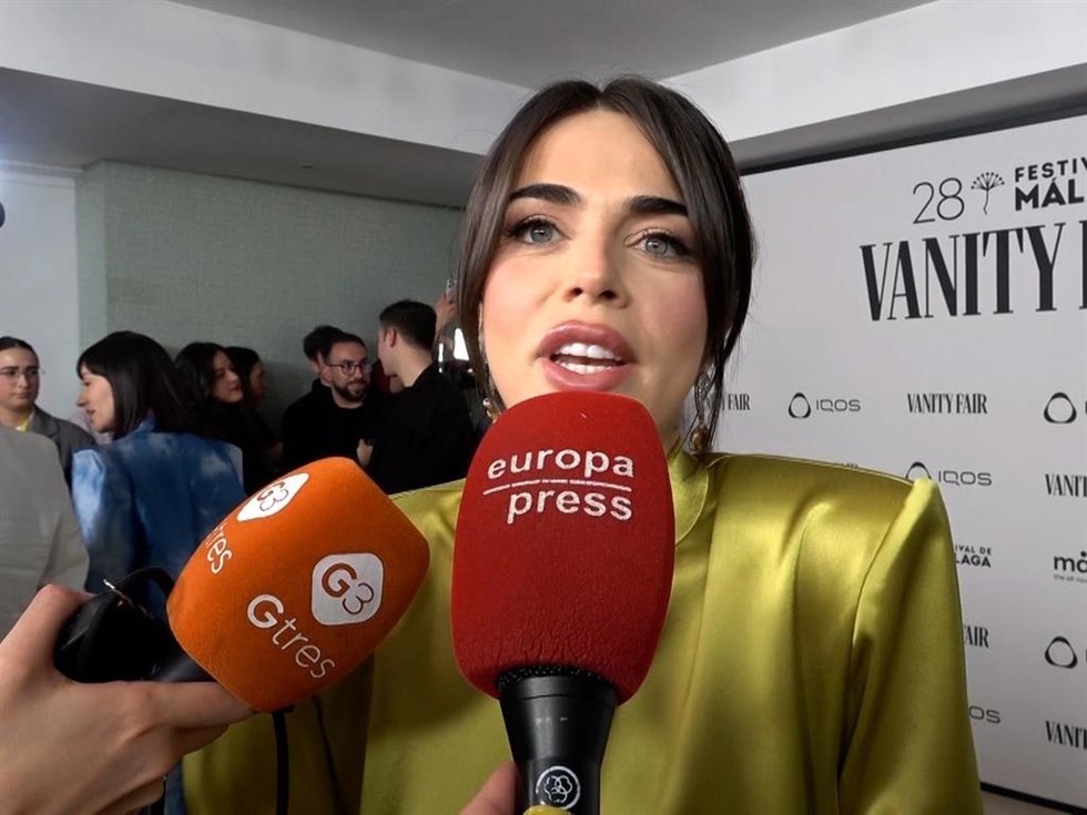 VIOLETA MANGRIÑÁN