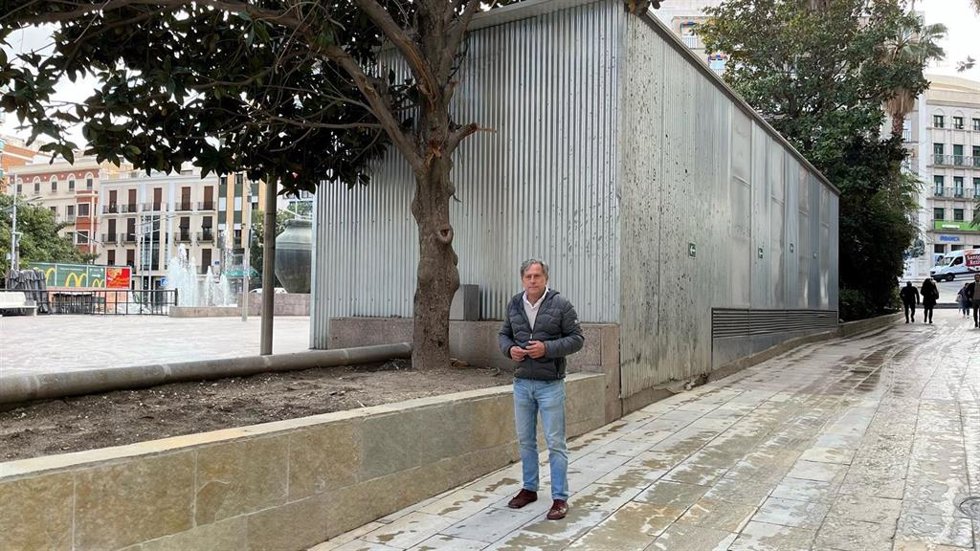 Imagen del concejal del PP de Jaén, Antonio Losa, en el parking de la Constitución.