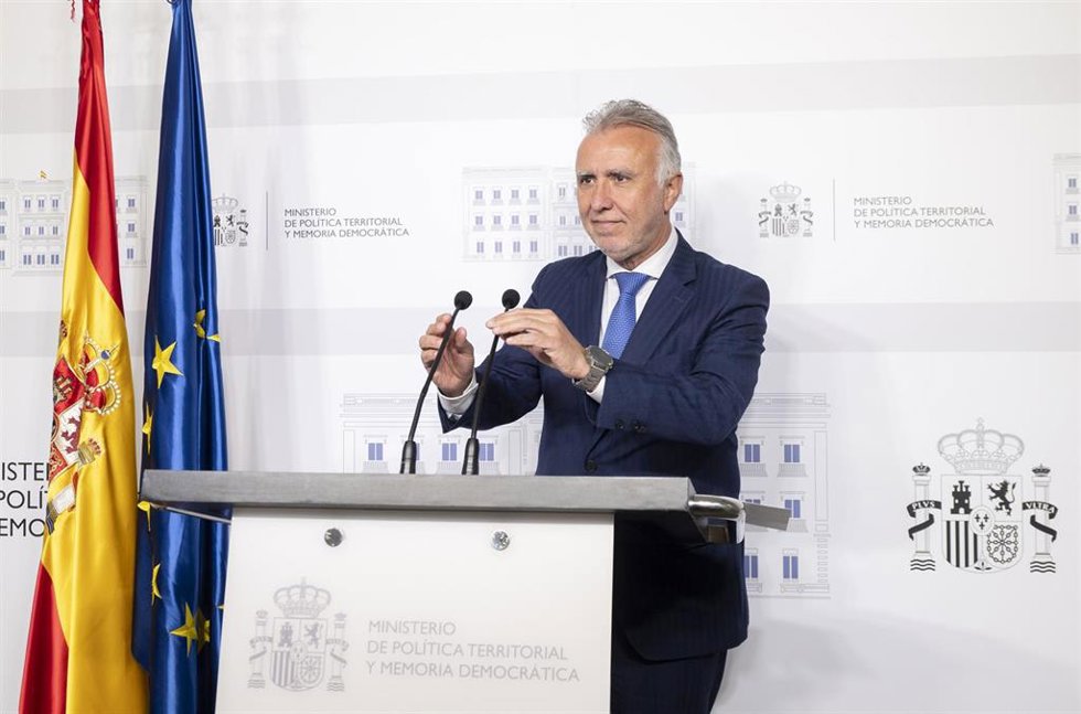 Archivo - El ministro de Política Territorial y Memoria Democrática, Ángel Víctor Torres, ofrece una rueda de prensa en la sede del Ministerio, a 1 de abril de 2024, en Madrid (España). Ángel Víctor Torres ha anunciado hoy que el Gobierno llevará al Tri