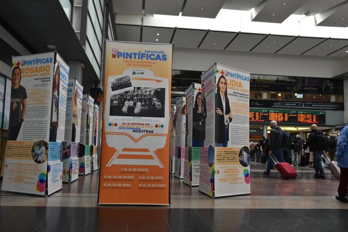La asociación Pint of Science España ha puesto en marcha la exposición 'Pintificas: científicas españolas en tu estación' que puede visitarse en el hall de la estación Málaga-María Zambrano hasta el 30 de marzo de manera gratuita.