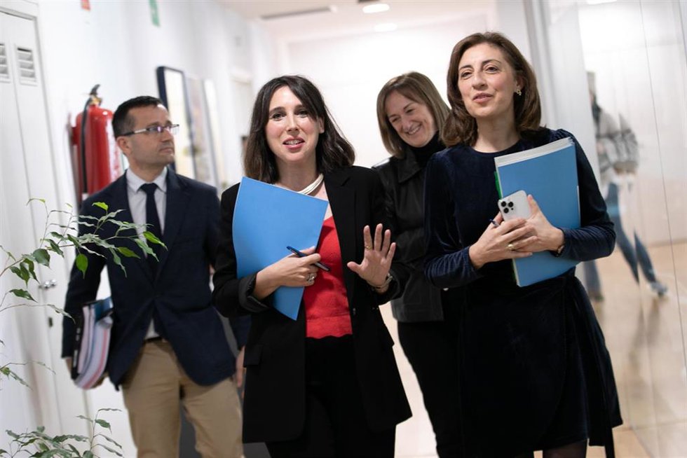 La conselleira de Medio Ambiente e Cambio Climático, Ángeles Vázquez, y la conselleira de Economía, María Jesús Lorenzana, el día que la Xunta anunció la DIA favorable a Altri.