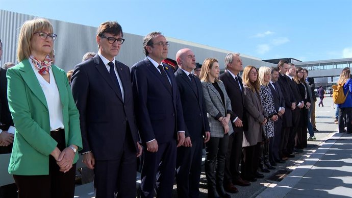 Figuras políticas e parentes das vítimas da Germanwings relembram os 10 anos do acidente em uma cerimônia de homenagem no Aeroporto de Barcelona.
