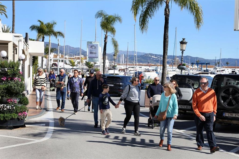Archivo - Imagen del paseo marítimo de Marbella.