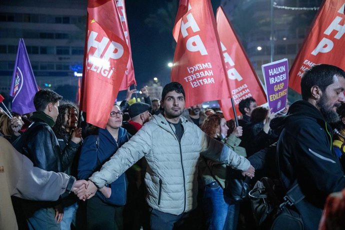 Protestas contra la detención de Ekram Imamoglu en Turquía