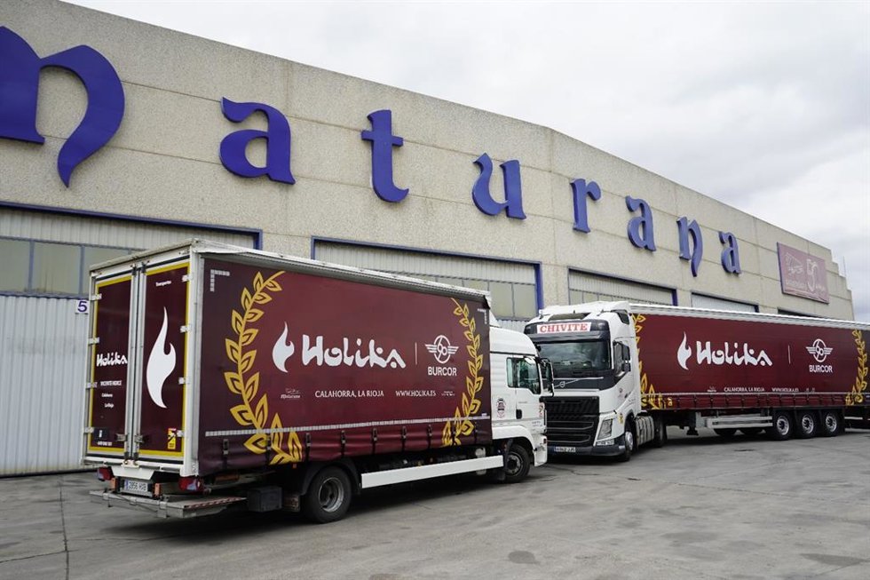 Camiones de Carrocerías Maturana con el logo del Holika