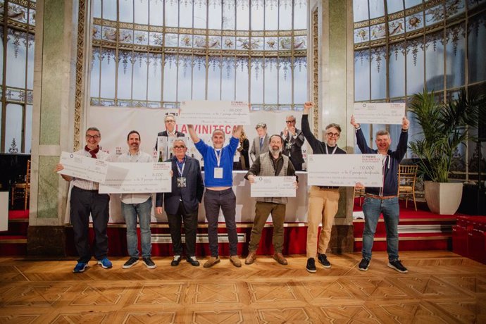 Los ganadores junto al copropietario de Vila Viniteca Siscu Martí