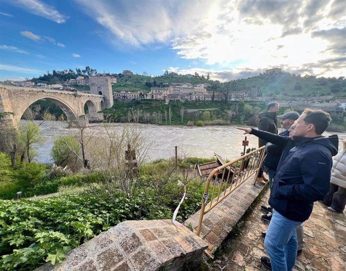 El alcalde de Toledo, Carlos Velázquez, supervisa puentes de Alcántara y San Martín.