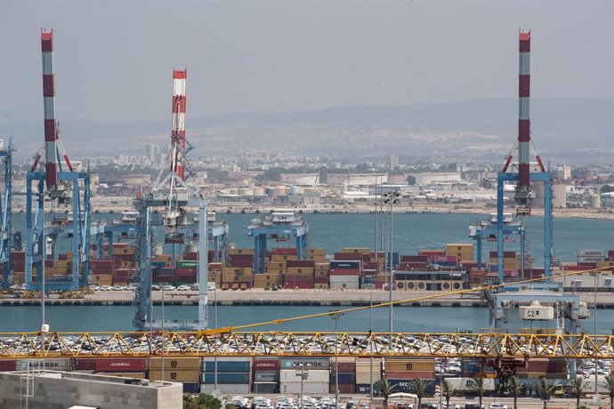 Archivo - HAIFA, Aug. 19, 2024  -- This photo taken on Aug. 18, 2024 shows Haifa Port in Haifa, northern Israel.   With rising tensions in the Middle East, Haifa in northern Israel has ramped up its civil defense efforts.