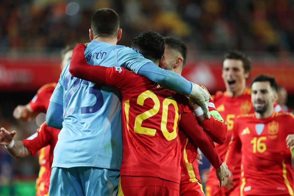 Pedri, Unai Simón, España - Países Bajos