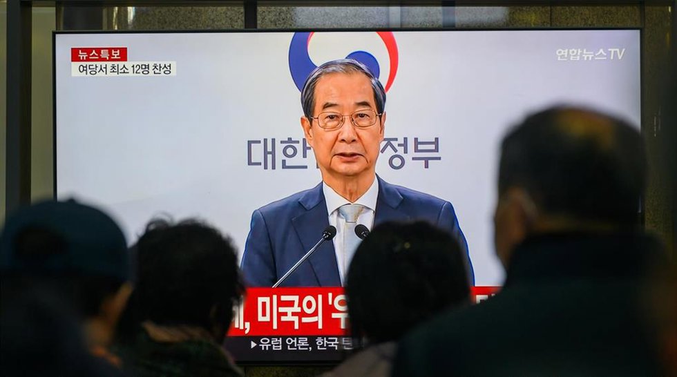 Archivo - Imagen de archivo de una intervención televisada del presidente interino de Corea del Sur, Han Duck Soo