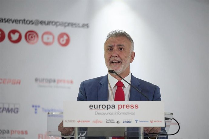 Archivo - El ministro de Política Territorial y Memoria Democrática, Ángel Víctor Torres