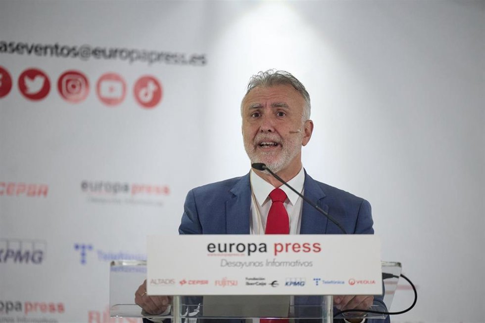 Archivo - El ministro de Política Territorial y Memoria Democrática, Ángel Víctor Torres