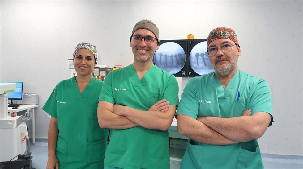 El Hospital Vithas alcanza las 400 cirugías de columna por endoscopia uniportal que permite el alta en 12 horas.