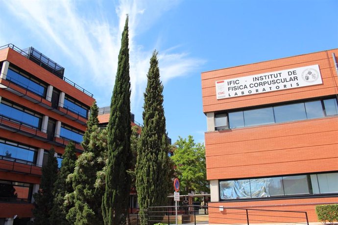 El IFIC (CSIC – Universitat de València) celebra su 75 aniversario con un ciclo de charlas de divulgación científica sobre algunos de los grandes misterios del universo y los avances en física fundamental.