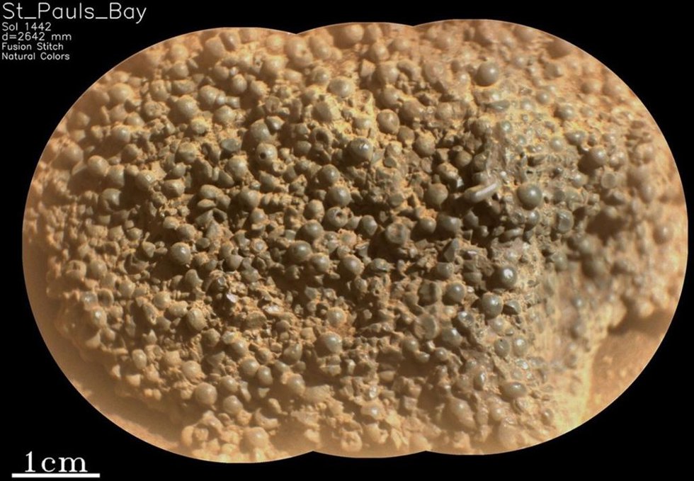 La imagen revela cientos de extraños objetos de forma esférica que componen la roca denominada St.Pauls Bay