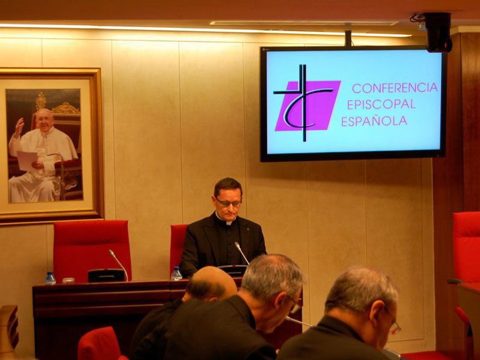Roman Walczak en una reunión de la Conferencia Episcopal.