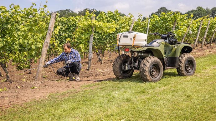 Kodiak 450 equipado con un pulverizador
