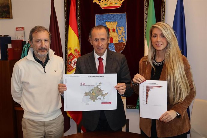 El alcalde de Chiclana, José María Román, en rueda de prensa.