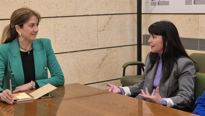 La alcaldesa de Archena, Patricia Fernández, con la presidenta de la Organización de Mujeres Empresarias y Profesionales (OMEP) de la Región de Murcia, María José Puche