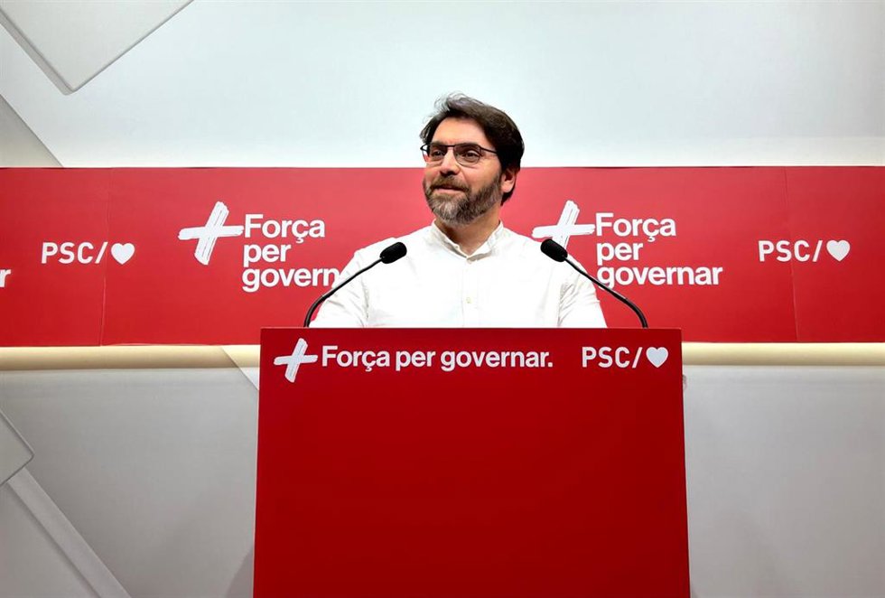 El presidente del PSC en el Parlament, Ferran Pedret, en una rueda de prensa en la sede del partido