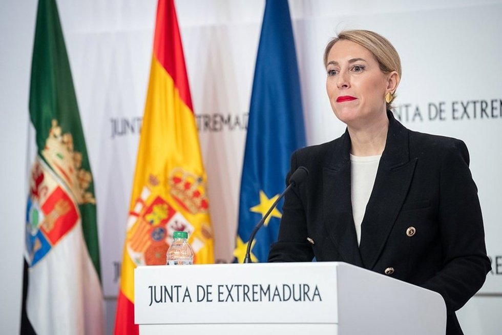 La presidenta de la Junta de Extremadura, María Guardiola, en rueda de prensa en Mérida