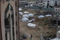 Las autoridades de Gaza acusan a Israel de cometer "un crimen de guerra" con su bombardeo contra un hospital