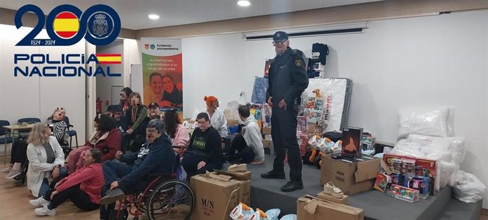 Imagen del acto de entrega solidaria a la Fundación Psicopediátrica de Sevilla