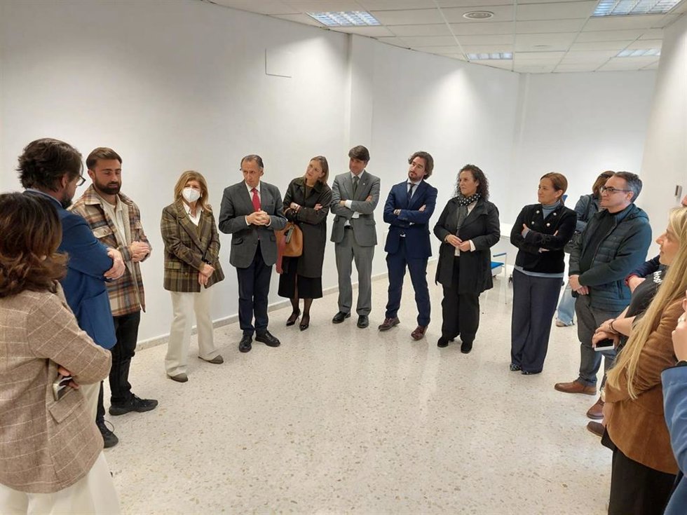 La viceconsejera de Universidad, Investigación e Innovación, Lorena Garrido, en la inauguración del nuevo CADE en Chiclana.