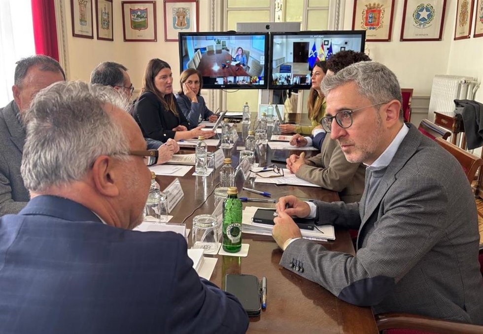 El ministro de Política Territorial y Memoria Democrática, Ángel Víctor Torres, se reúne de manera telemática con los delegados del Gobierno.