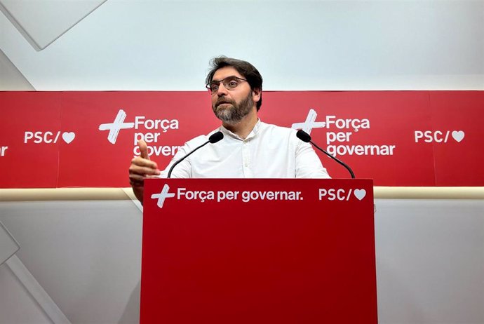El presidente del PSC en el Parlament, Ferran Pedret, en una rueda de prensa en la sede del partido