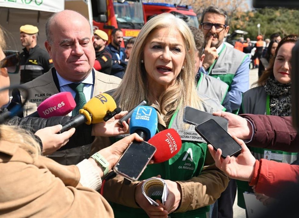 La consejera de Cultura y Deporte, Patricia del Pozo, atiende a los medios en Antequea