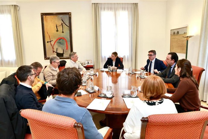 La presidenta del Govern, Marga Prohens, en su renión con la Asociación de Industrias Fabricantes de Materiales de Construcción.