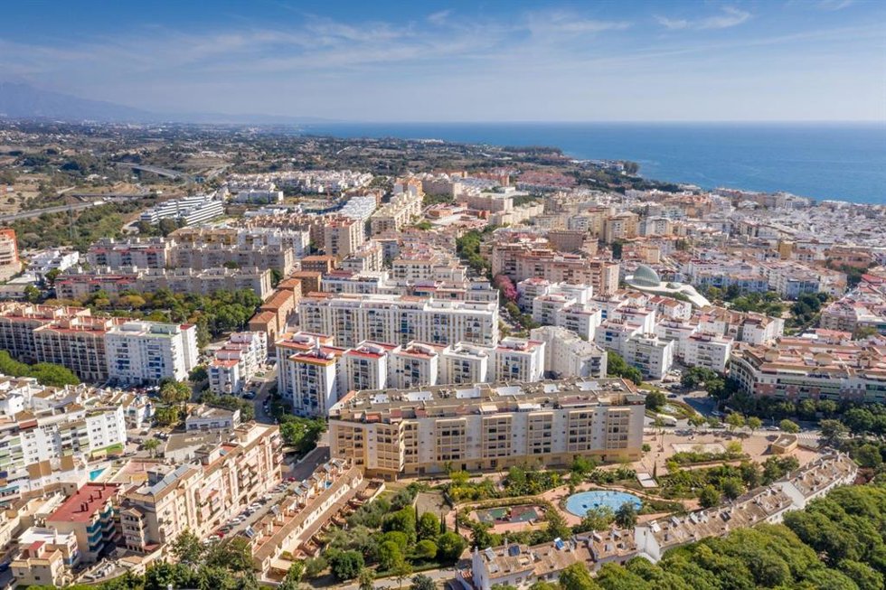 Archivo - Vista aérea panorámica de la ciudad de Estepona.