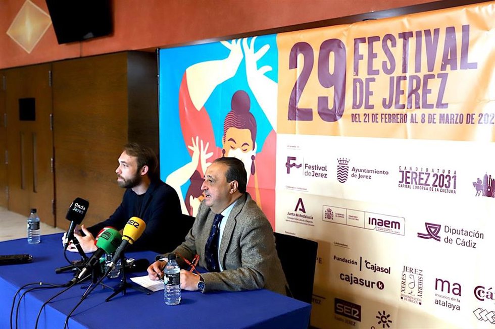 El delegado de Cultura, Fiestas, Patrimonio Histórico y Capitalidad Cultural en el Ayuntamiento de Jerez de la Frontera (Cádiz), Francisco Zurita, junto al director del Festival de Jerez, Carlos Granados.