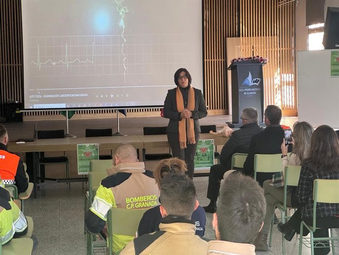 La delegada territorial de Desarrollo Educativo y Formación Profesional de la Junta en Granada, María José Martín