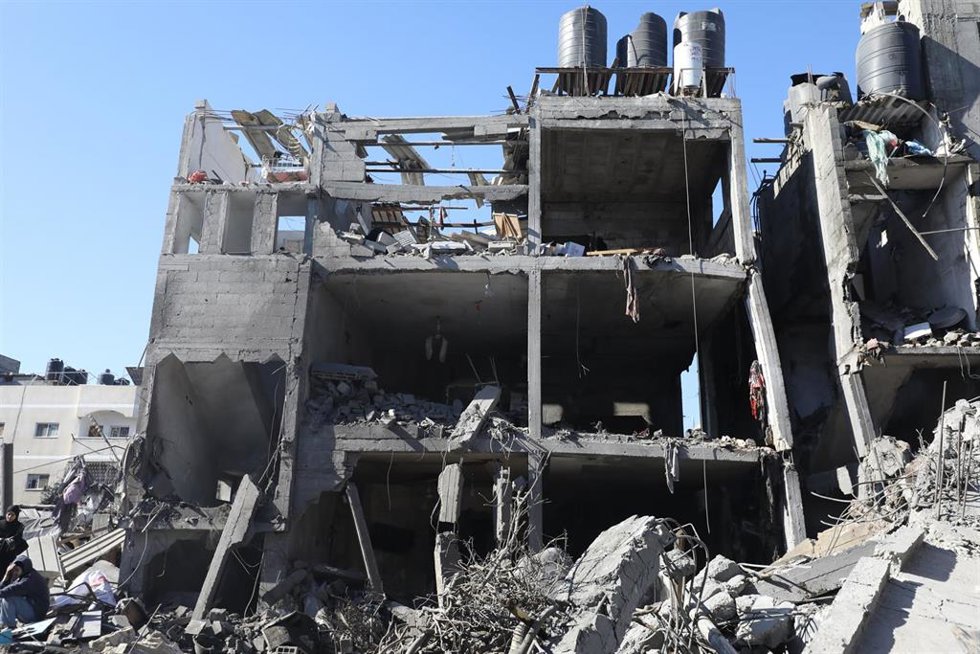 Edificio destruido por los ataques israelíes en Nuseirat, Franja de Gaza