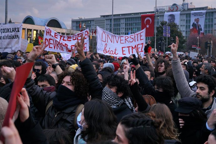 March 20, 2025, Fatih, Istanbul, Turkey: Turkish riot police blocks with protesters as they try to reach Taksim during a protest march after Istanbul Mayor Ekrem Imamoglu detention, at Sarachane Square in Istanbul on March 20, 2025.