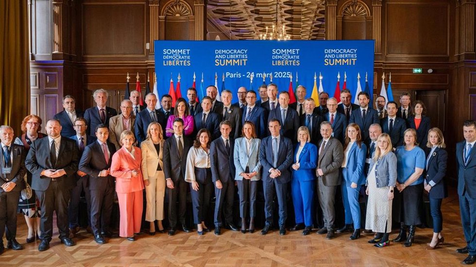 La eurodiputada del PNV, Oihane Agirregoitia, en la Cumbre por la Democracia y las Libertades celebrada en París