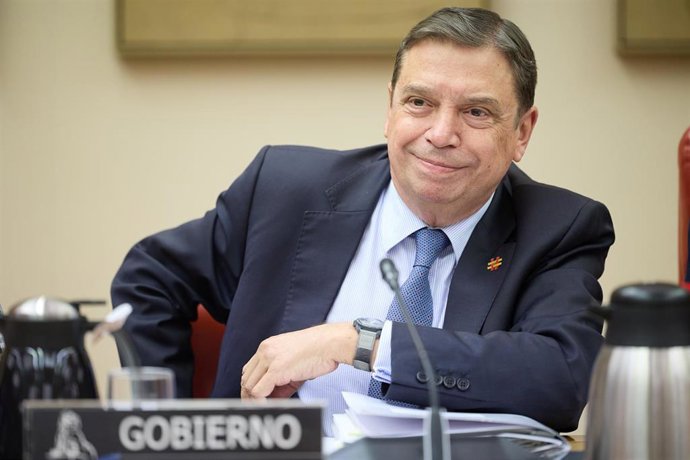 El ministro de Agricultura, Pesca y Alimentación, Luis Planas, comparece ante la Comisión de Agricultura, Pesca y Alimentación del Congreso de los Diputados, a 13 de marzo de 2025, en Madrid (España). Planas ha informado sobre la Estrategia Nacional de Al