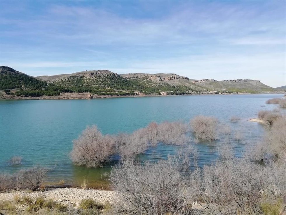 Archivo - Uno de los embalses de la Cuenca del Ebro